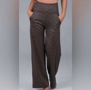 KiraGrace Wide LEG Yoga pants sz M